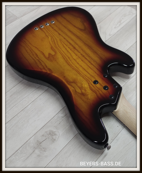 Lakland Skyline Hutch Hutchinson, 3-Tone Sunburst Gloss, Signature